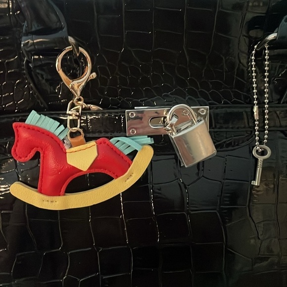 NEW FAUX CROCODILE
WOMENS FASHION HANDBAG
2 Pony Charm are included - Picture 11 of 15